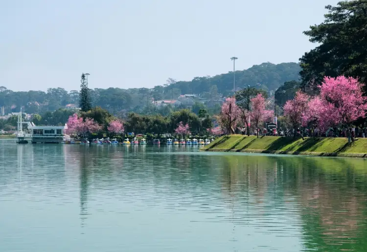 Xuan Huong Lake